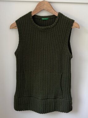 United Colors of Benetton Ribbed Knit Sweater Vest Olive Green Kangaroo Pocket